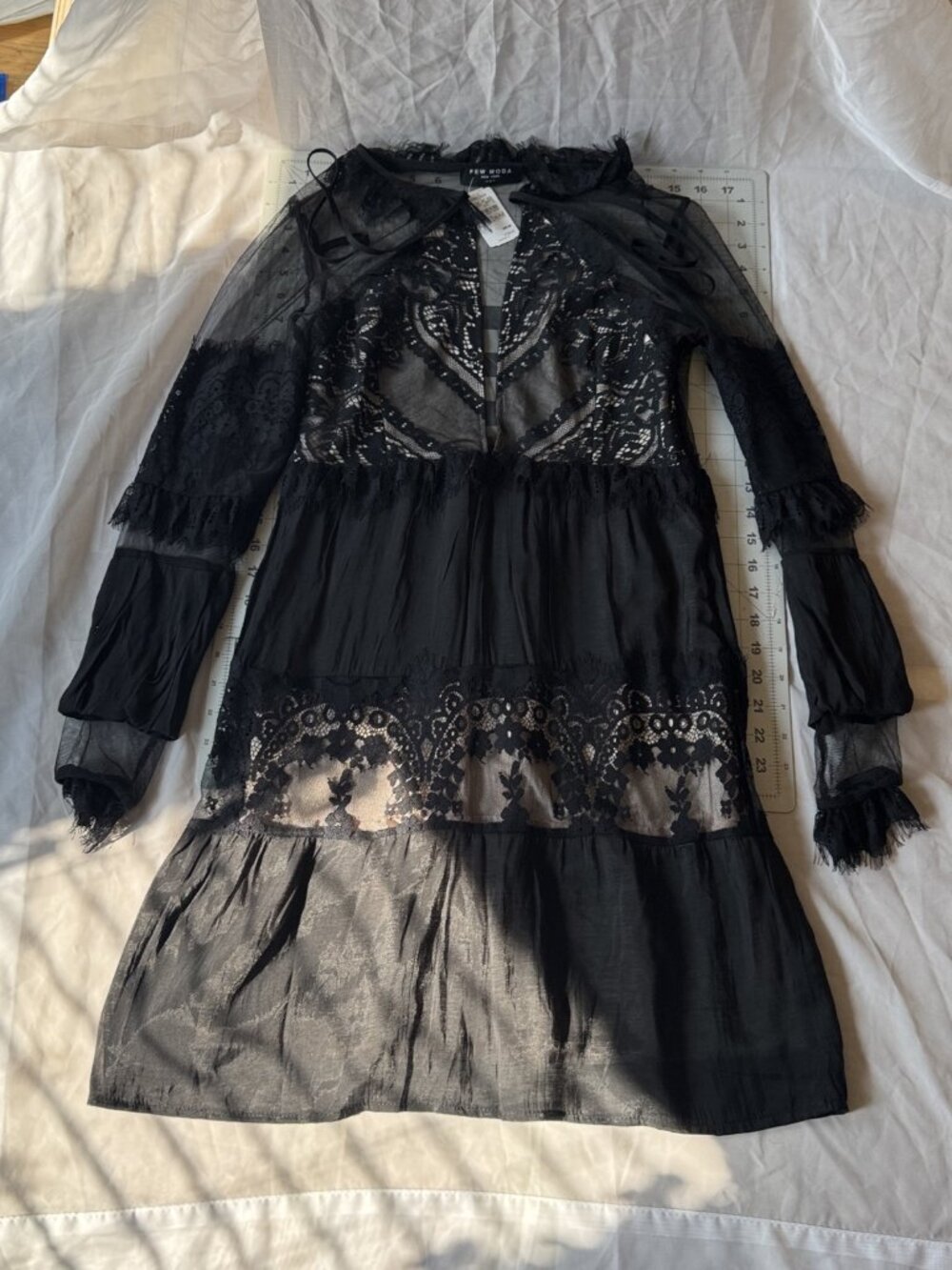 Few Moda Black Lace Chiffon Tiered Long Sleeve Mini Dress Size M NWT